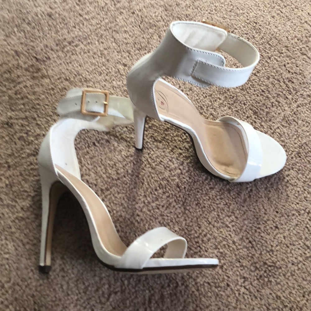 White sandal pump